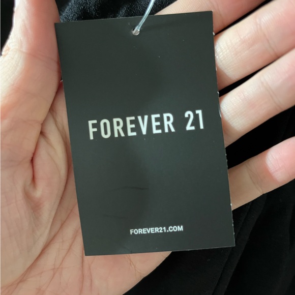 Forever 21 black pencil skirt, slightly stretchy, size small - Picture 3 of 5